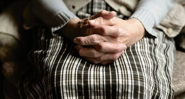 A Portici maltratta la madre: arrestato dai carabinieri un pregiudicato