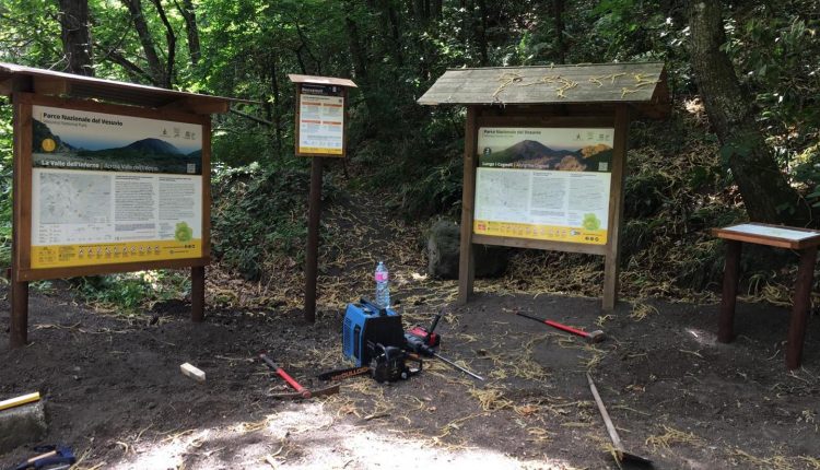 Ecco la nuova segnaletica per i sentieri del Parco Nazionale del Vesuvio, lo annuncia il Presidente Casillo sulla sua Pagina Facebook