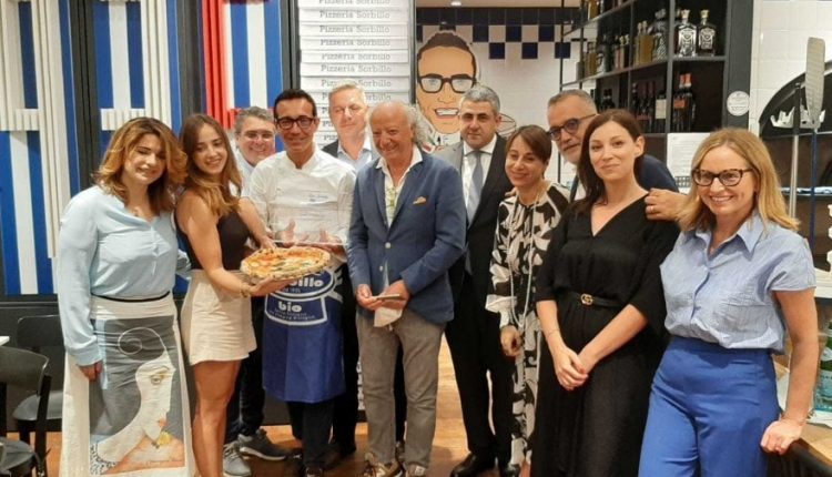Alla Rinascente di Roma il premioa Gino Sorbillo: ambasciatore del turismo gastronomico secondo la World Tourism Organization