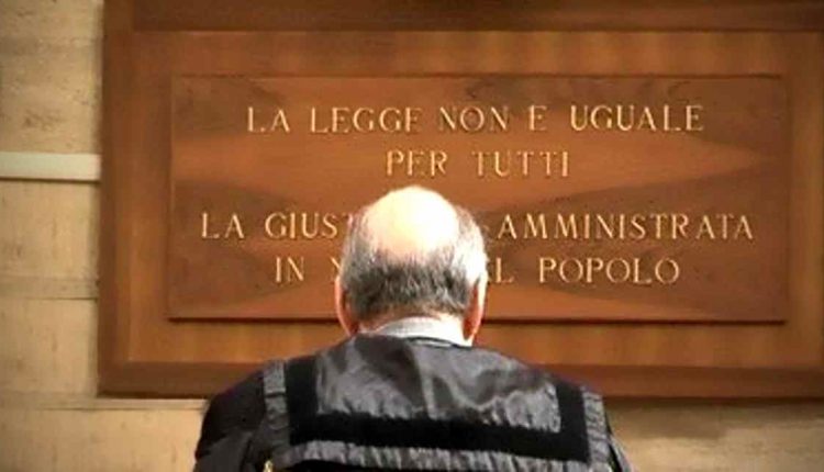 Tangenti e processi a rilento, condannati cancellieri infedeli