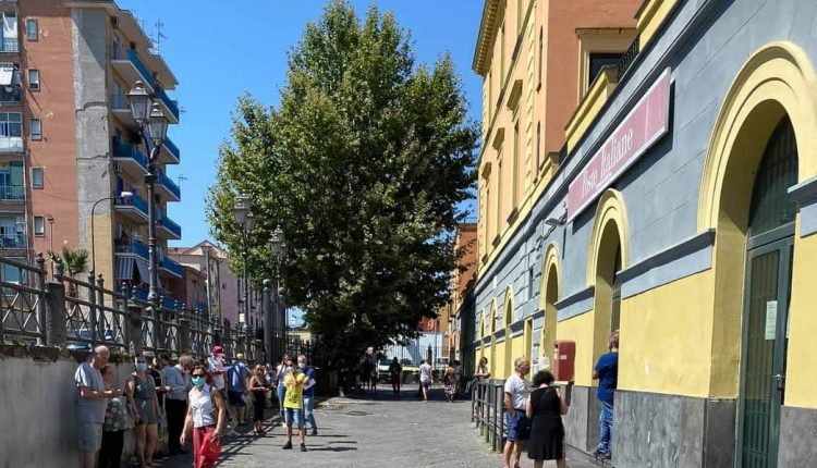 Anziani e disabili in fila sotto il sole agli Uffici Postali di Cercola: la denuncia di Gennaro Tarallo (Fratelli d’Italia)