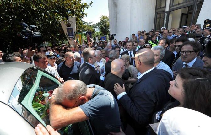 Portici, i funerali di mariano Bottari