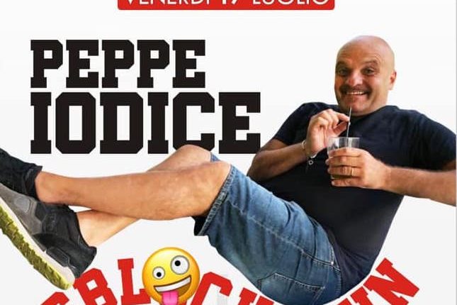 All’Arena Flegrea,venerdì 17 luglio alle ore 21.00, continua la rassegna teatrale e musicale “Dove eravamo rimasti #ripartiamoinsieme” con Peppe Iodice e il suo nuovo spettacolo “Sblockdaun”