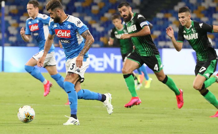 Serie A: Napoli-Sassuolo 2-0, annullati 4 gol ai neroverdi, il Video Assistant Referee (VAR) interviene tre volte per fuorigioco. A segno Hysaj e Allan