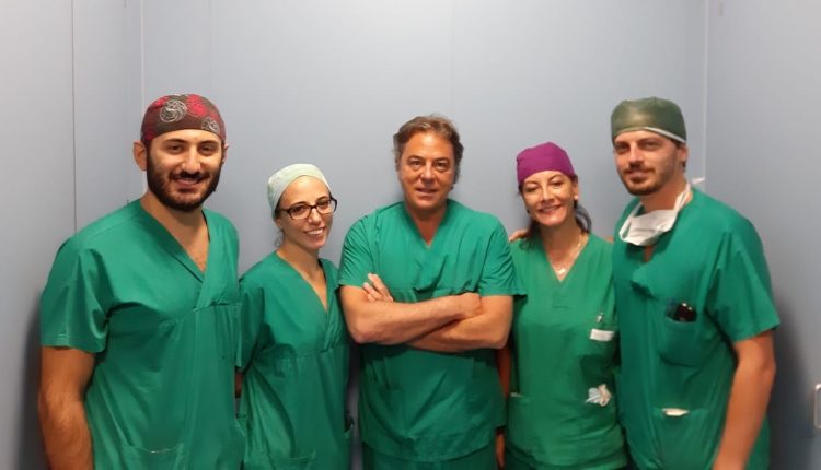 All’Ospedale Monaldi, intervento mini invasivo in 3D per rimuovere formazioni cistiche da ovaio in paziente cardiotrapiantata di 15 ann