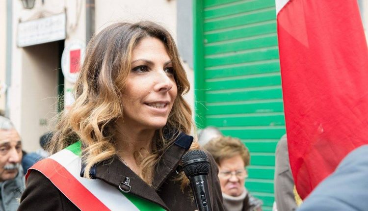 ELEZIONI AMMINISTRATIVE POMIGLIANO D’ARCO 2020 – L’erede dei Lello Russo alla guida della città è Elvira Romano, il Movimento 5 Stelle ricandida il delfino di Di Maio Dario De Falco