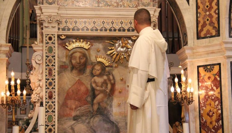 LA FESTA DELL’INCORONAZIONE A MADONNA DELL’ARCO – Causa Covid 19 quest’anno Padre Alessio ROmano officerà le celebrazioni in diretta Facebook: tutto pronto il 13 settmbre alle 12.00