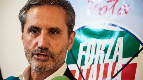 ELEZIONI REGIONALI CAMPANIA 2020 – L’accusa di Stefano Caldoro: “Con De Luca 15 liste, ognuna ha un padrino”