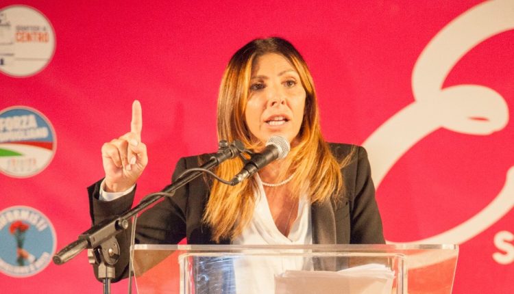 ELEZIONI AMMINISTRATIVE POMIGLIANO D’ARCO 2020 – Il comizio di apertura della coalizione civica che sostiene Elvira Romano: “Con noi un programma concreto”