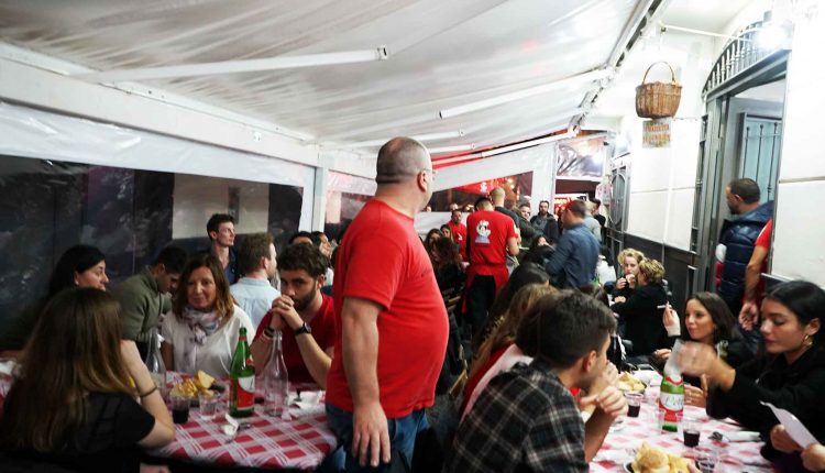 Nennella-trattoria-Napoli-sala-esterna