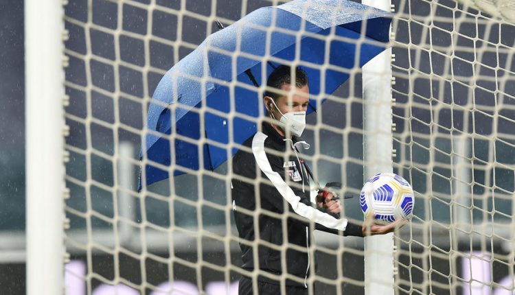 Calcio di Serie A: Juve-Napoli non si gioca ed è caos, scontro totale, il Calcio Napoli prepara una guerra legale