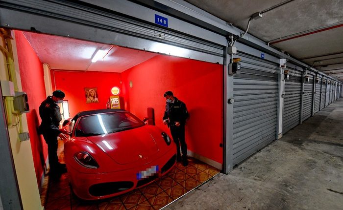 San Giorgio a Cremano, evasione fiscale: sequestrate Ferrari e Porsche al re dei carburanti