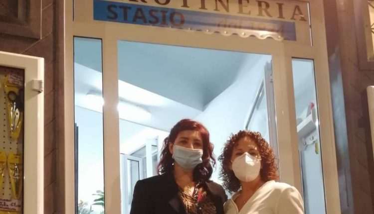 STORIE DI DONNE – Lucia rileva il neogozio del papà morto. E’ di Ercolano l’unica arrotina d’Italia