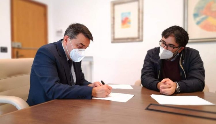Gianluca Del Mastro firma la sua candidatura per l’acqua pubblica alle elezioni per l’Ente Idrico Campano