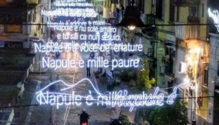 Natale a Napoli: niente luminarie, le risorse destinate in beneficenza. Sarà illuminato solo un monumento per quartiere