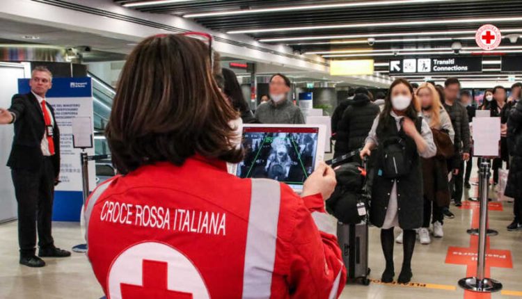 Covid a Napoli: laser in stazione per misurare la febbre