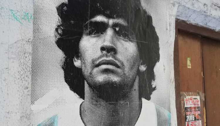 Non solo murales e il nuovo nome al San Paolo, il Comune di Napoli vuole dedicare una statua a Maradona davanti allo stadio