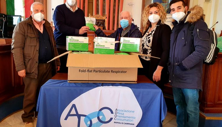 A San Giorgio a Cremano, migliaia di mascherine donate alla città dall’associazione consumatori Adoc: saranno consegnate alla Protezione Civile