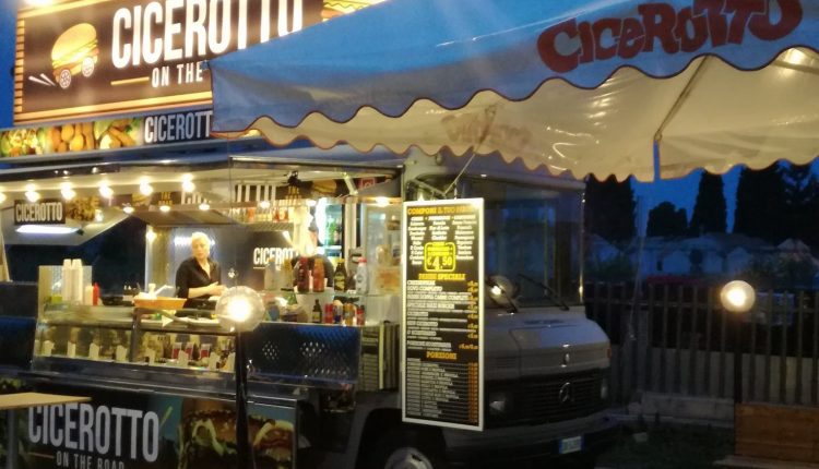 Massa di Somma: in fiamme nella notte il food truck Cicerotto. Aveva riaperto da poco dopo il lockdown