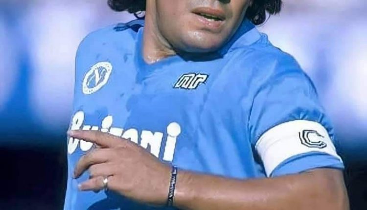 Diego-Armando-Maradona-biografia-chi-era-carriera-squadre-allenate-figli-e-moglie