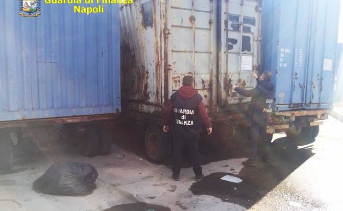 100 tonnellate di rifiuti sequestrate da GdF nel Porto di Napoli: sequestrata area stoccaggio da 1700 mq e denunciate tre persone