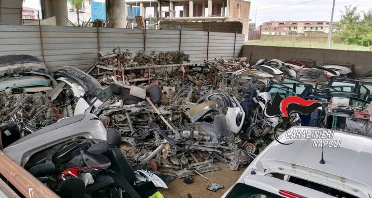 IL CIMITERO DELLE AUTO RUBATE – A Somma Vesuviana l’ossuario  delle carcasse. Sequestrata area di 500 mq