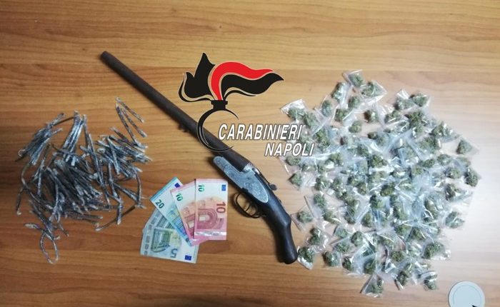A Brusciano, fucile e droga in sottotetto: sequestro dei carabinieri
