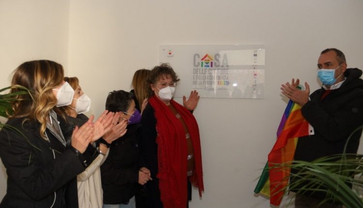 E’ stata inaugurata a Napoli la Casa delle culture dell’accoglienza per le persone Lgbt+ vittime di discriminazione o marginalità sociale