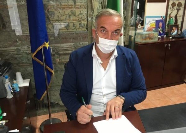 Questa sera a Somma Vesuviana una preghiera di solidarietà per gli “ucraini vesuviani”, con Don Nicola De Sena anche il sindaco Di Sarno e tutta la Giunta