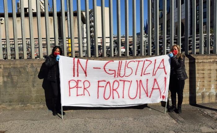 L’omicidio di Fortuna Bellisario, contro la scarcerazione marito la protesta silenziosa delle “Forti Guerriere” fuori al Tribunale