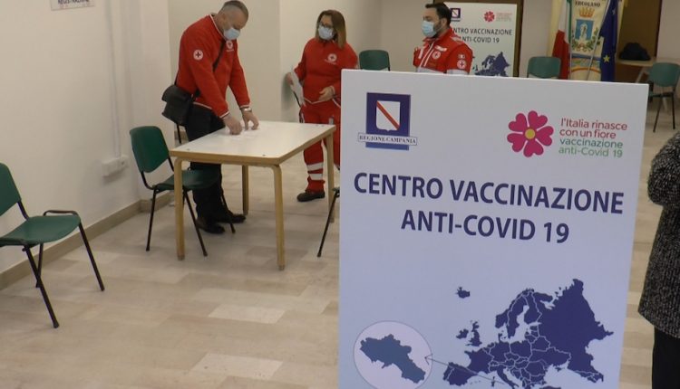 A Ercolano, operativo il centro vaccinale. Buonajuto: “Lavoriamo senza sosta per sconfiggere il covid 19”