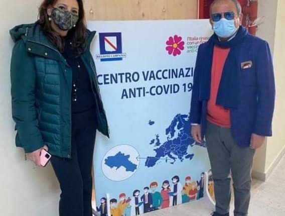 A Sant’Anastasia parte il centro vaccinale e il sindaco Esposito chiarisce sulla Tari: “La quarta rata, nonostante le bugie messe in giro, sarà rimborsata a tutti”