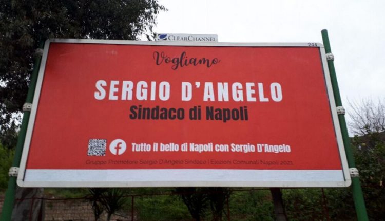 VERSO LE COMUNALI A NAPOLI – Per strada i manifesti per la candidatura di Sergio D’Angelo a sindaco e la nascita spontanea del comitato