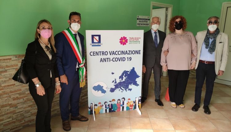 Inaugurato a Cercola il centro vaccinale anti covid, il sindaco Fiengo: “A regime trecento vaccini al giorno. Grazie a tutta la maggioranza abbiamo raggiunto un altro traguardo per la città”
