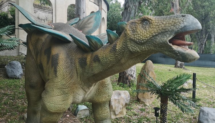 LIVING DINOSAURS A NAPOLI DAL 22 MAGGIO ALLA MOSTRA D’OLTREMARE LAGHETTO DI FASILIDES E PARCO ROBINSON