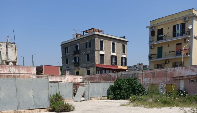 Stadio Cocozza inagibile a Portici, il Movimento 5 Stelle: “Utilizzarlo come parcheggio periferico”