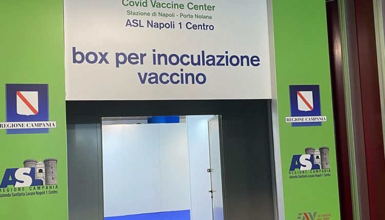 Emergenza Vaccini: a Napoli, scorte quasi finite, aperti 2 hub su 5. L’Asl Napoli 2 chiude tutto fino a mercoledì