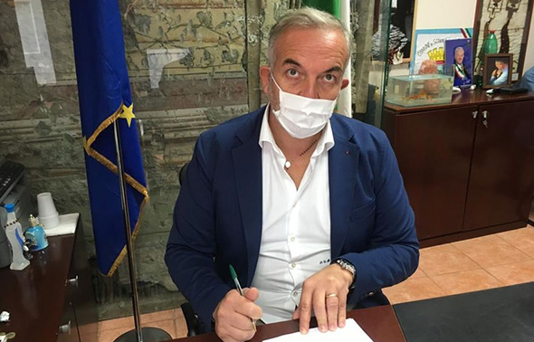EMERGENZA SOMMA VESUVIANA – Il sindaco Di Sarno scrive al Prefetto e minaccia l’istituzione del “daspo urbano”