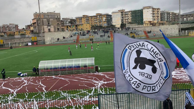 A Portici, insulta un calciatore di colore e l’arbitro a fine partita: denunciato dalla polizia un tifoso