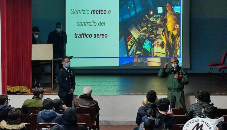  All’Iti “Majorana” di Somma Vesuviana gli studenti incontrano l’aeronautica militare di Napoli ricordando il pilota-eroe Gaetano Aliperta