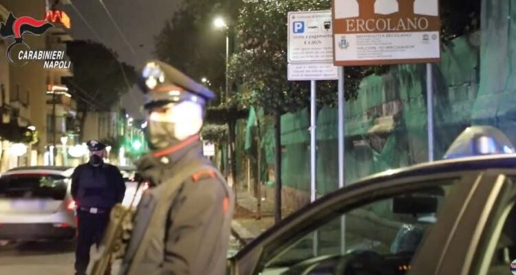 Blitz a Ercolano, 11 ordinanze dell’antimafia mettono in ginocchio l’holding familiare dello spaccio