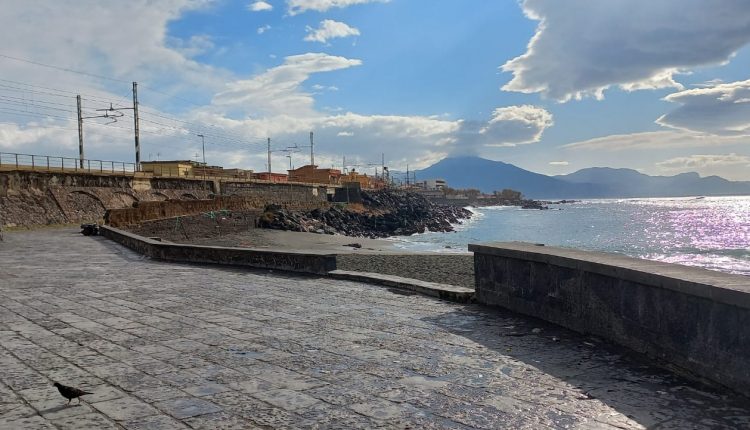 A Ercolano avviati i lavori di riqualificazione del Molo Borbonico, il sindaco Buonajuto: “Puntiamo sul turismo nonostante il covid” 