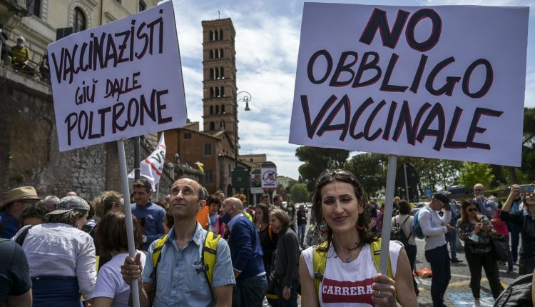 No vax in città e provincia di Napoli, i dati: un napoletano su sei non si è vaccinato