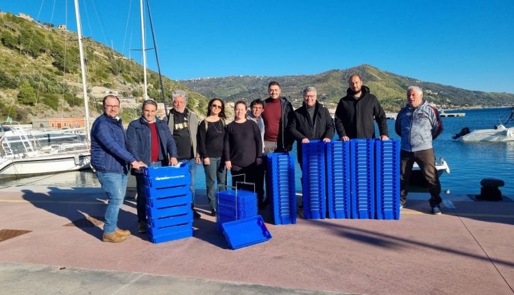 Le cassette DuWo sbarcano nel porto di San Nicola a Mare a Montecorice: passo in avanti nella lotta contro il polistirolo nei mari