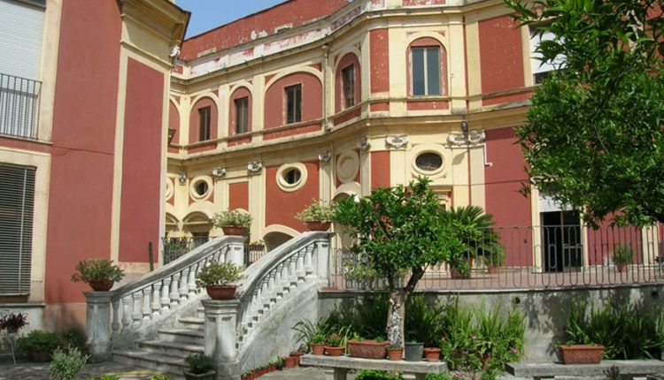 Istituto Landriani addio, anche l’ultimo sacerdote è andato via: lo storico palazzo porticese messo in nuovamente vendita