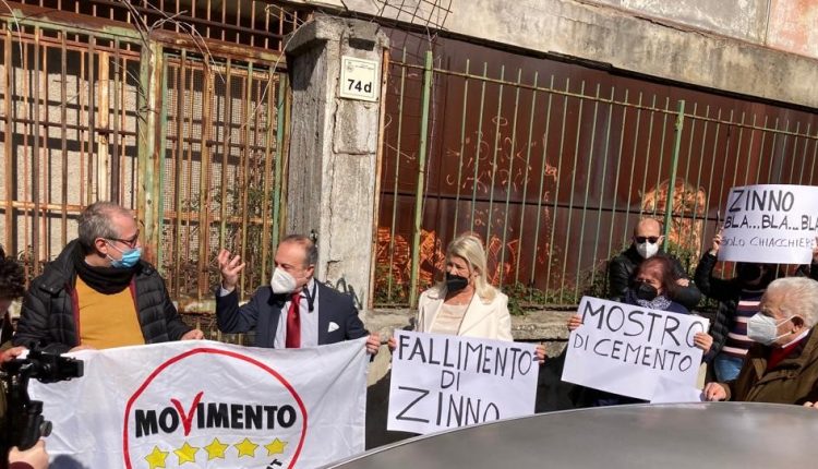 M5s San Giorgio a Cremano: Sit- in davanti al ex liceo Urbani, contro l’abbandono