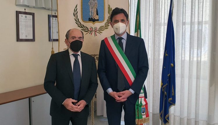 A Ercolano, il Procuratore De Raho incontra il sindaco Buonajuto: “Fronte comune contro la criminalità”