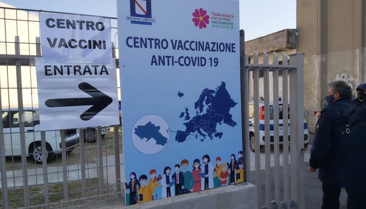 FALSI GREEN PASS – Tra Pollena Trocchia e Cercola ci sono tossicodipendenti che dietro compenso si vaccinano al posto di altri per fargli avere il green pass