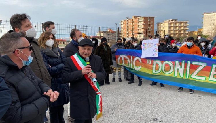 Città in strada contro la guerra: a Pollena Trocchia la marcia organizzata dalla ProLoco con le associazioni e le parrocchie locali. Il sindaco Carlo Esposito: “Non esistono guerre buone, nè giuste”