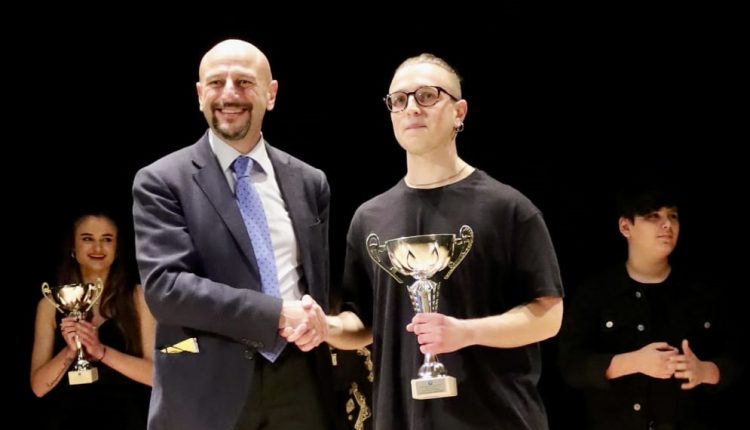 Alessio Maraucci è il nuovo campione regionale di Magia da scena: dopo la vittoria del Gran Prix Mario Altobelli si prepara per il campionato italiano